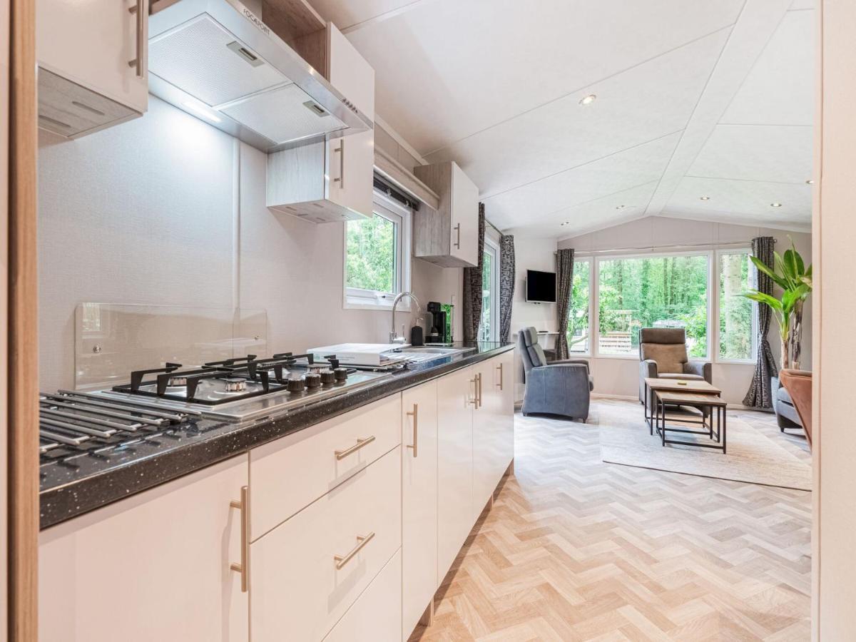 Beautiful Chalet In The Woods With A Shared Pool Vledder Екстер'єр фото